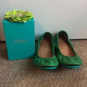 Clover green Tieks size 7
